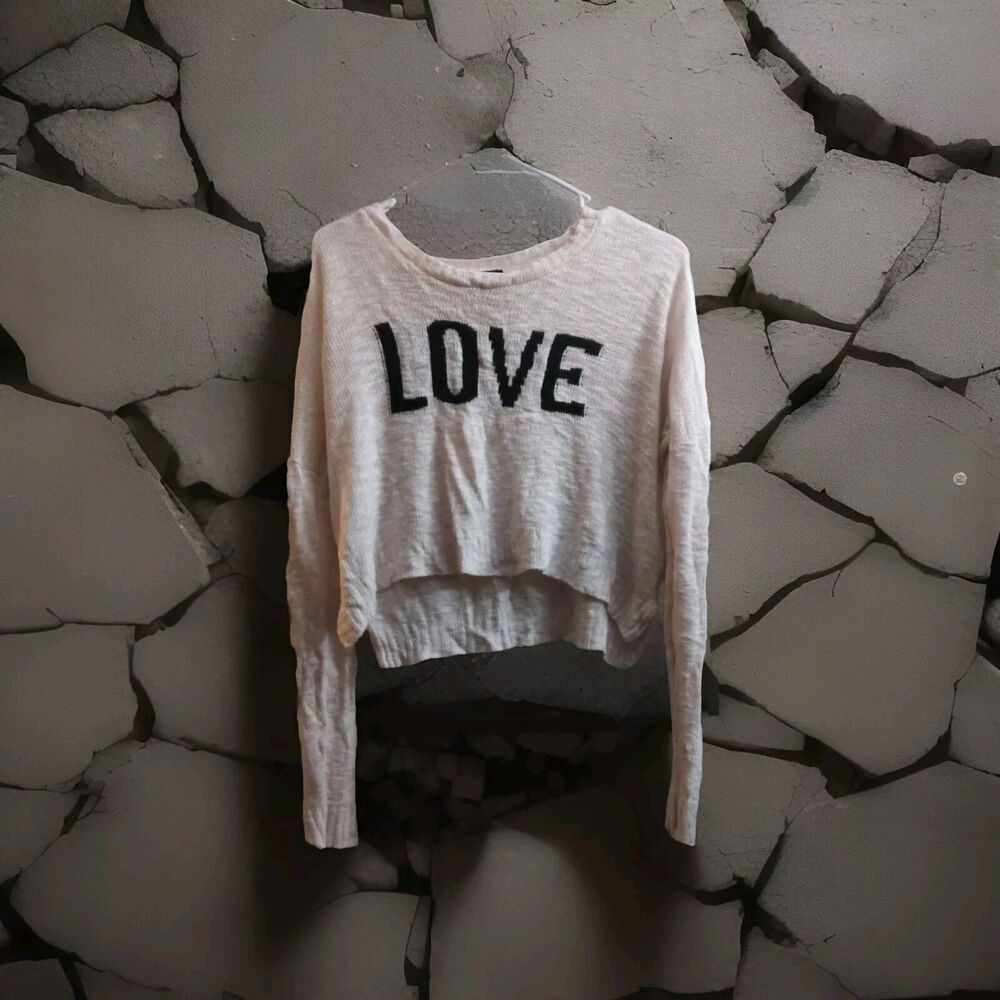 rue 21 lightweight crop top sweater  "love" pink